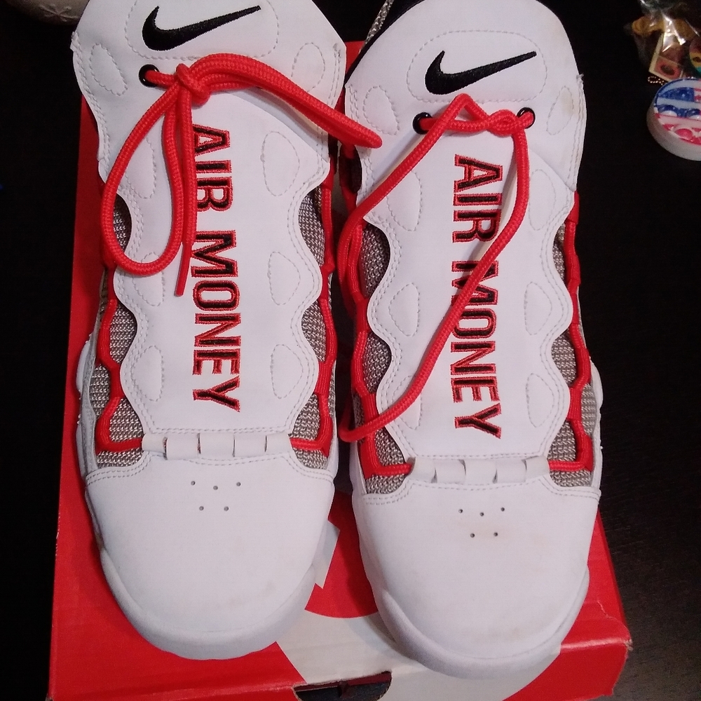 Air More Money Men's Shoe 9.5 EUC